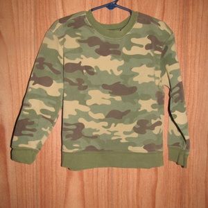 🍁 Camo sweatshirt